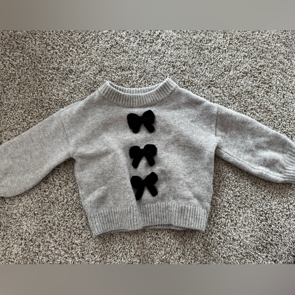 GAP Gray Sweater with Black Bow Appliqués